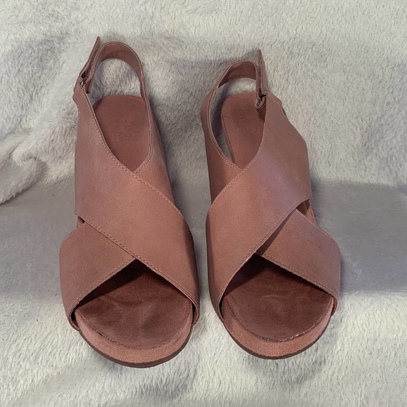 A2 by Aerosoles Women's Cherry Plush Wedge Sandal, size 7.5 - Picture 4 of 10